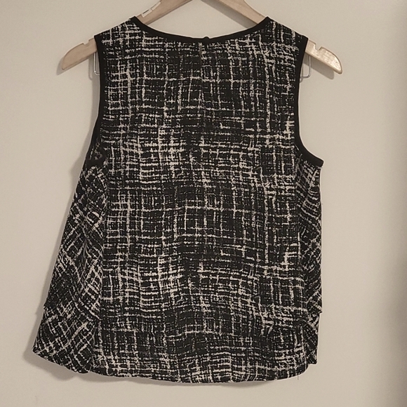 Pattern short-sleeved blouse - Picture 2 of 2